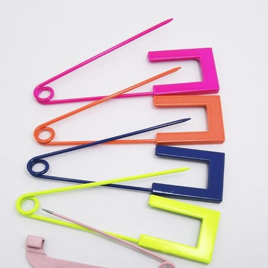 Yousheng Alloy Brooch Pin Unique Shape Sparkling Shawl Scarf Pin Clothes Hats Bags Retro Cardigan Badge Fashion Accessory