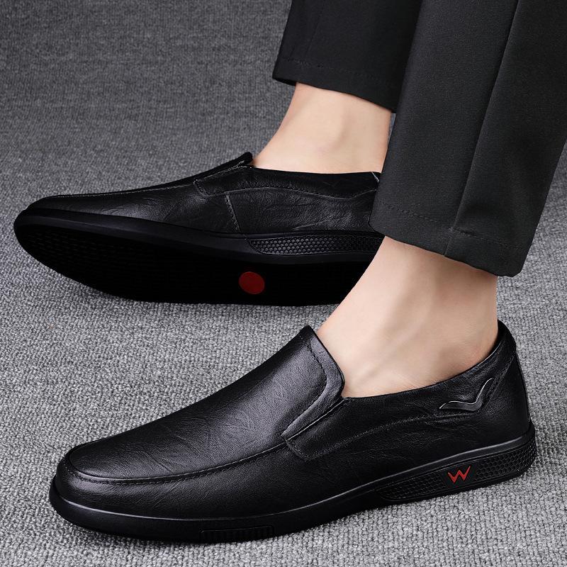 All-Season Men's Leather Shoes: Trendy British Style, Large Size Dad Shoes, Casual and Stylish.