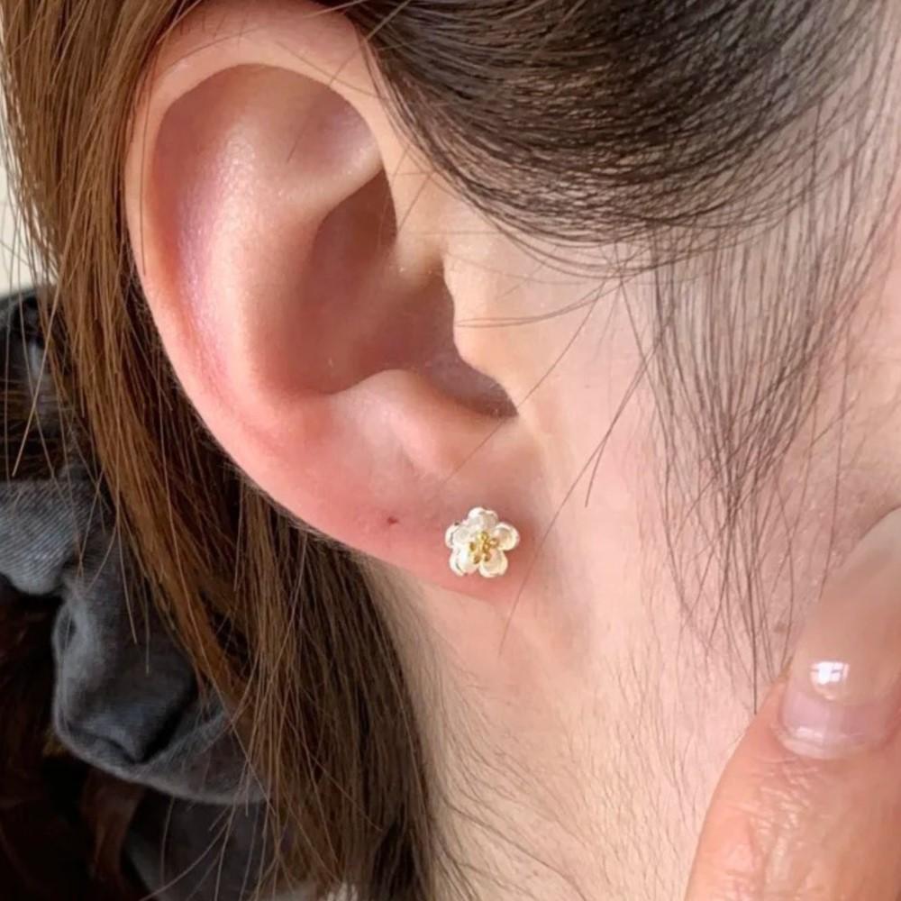 PANJBJ 100% 925 Sterling Silver Flower Texture Earring for Women Extremely Small Romantic Office Fashion Jewelry Gift Dropship