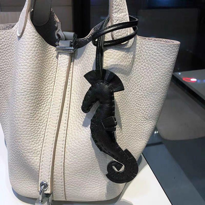 Hippocampus Cow Leather Car Keychain Pendant Bag Pendant Personalized Simple Girls Gift Bag Accessories