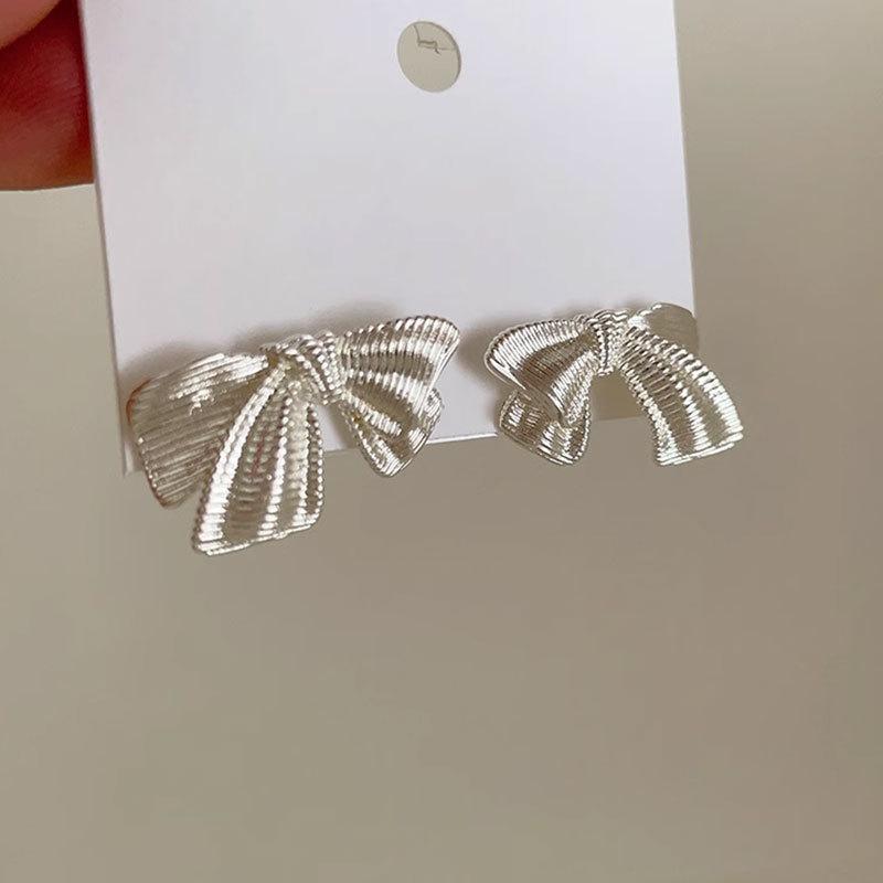 

Серьги-бантики с текстурой полотенца для женщин с нишевым дизайном в стиле ретро, простые и универсальные