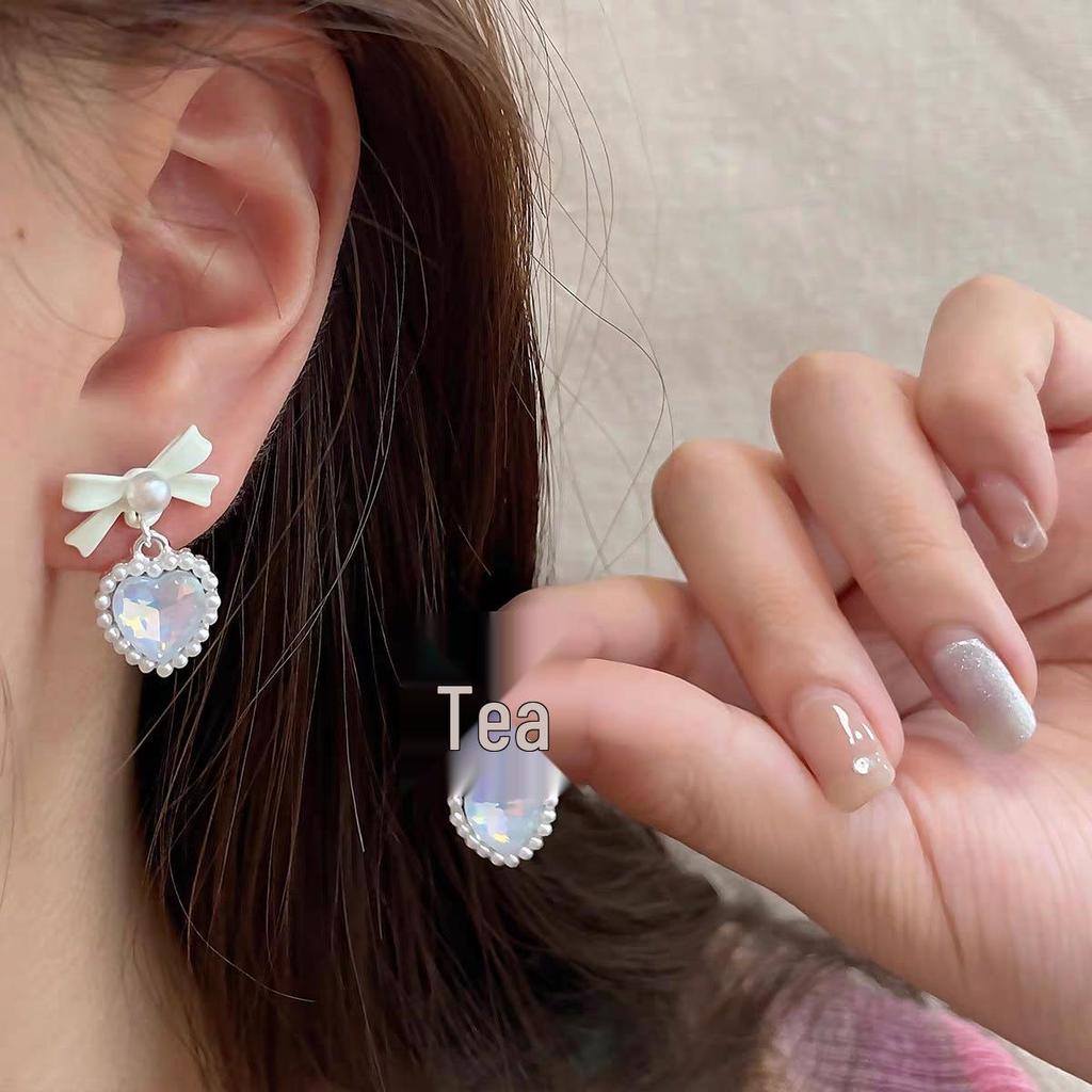 Koreanische Leichte Luxus Herz Perlen Ohrstecker: Vintage Modeschmuckperlen, 2024 Trend