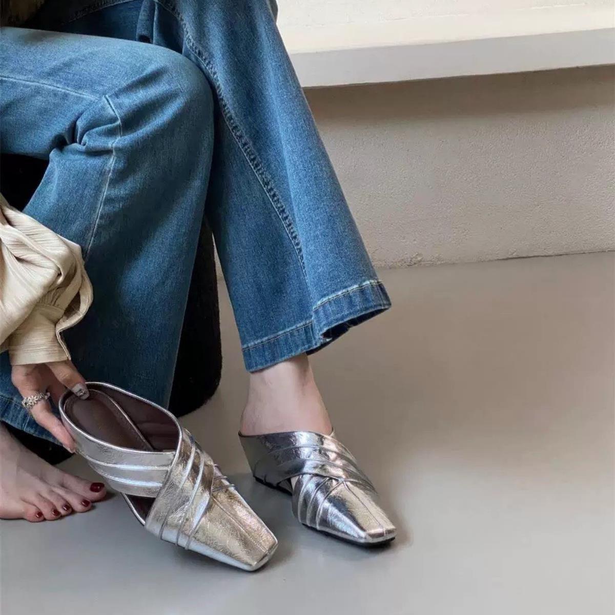 

First Encounter Season French Retro Bag Head Half Slippers Women Wear Slope Heel One Pedal Lazy Muller Shoes 35