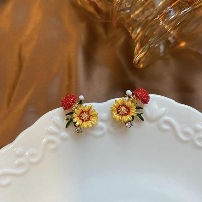 Kolczyki Daisy z serii French Retro Forest z kolorową emalią i szkliwem dla kobiet