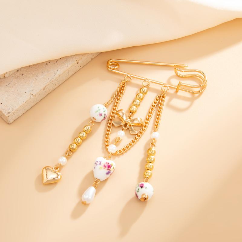 Fashionable Bow Love Heart Pendant Tassel Metal Chain Pearl Brooch Pin Sweater Collar Clip Brooch Jewelry