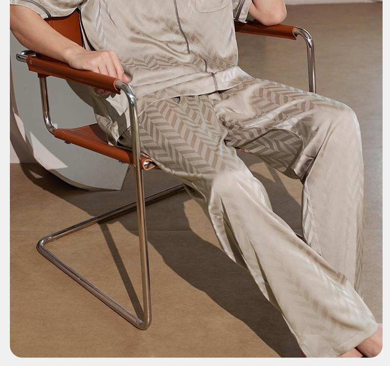 Xuan Liang Lao Qian Feng Men's Summer Thin Ice Silk Short Sleeved Pants Cool Sensation Simulated Silk Home Clothes Set
