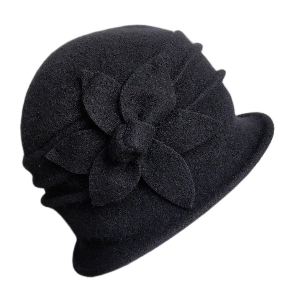 Wollbarett für Damen mit floralen Verzierungen Wintermode für Erwachsene mittleren Alters