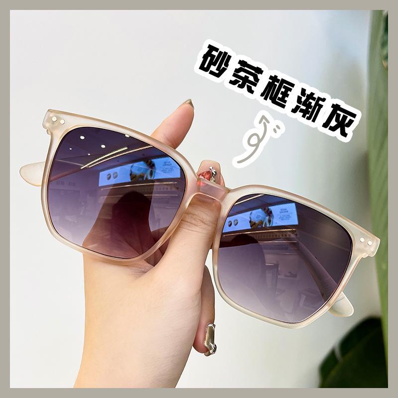 Women s Trendy Polarized Sunglasses: Celebrity Style, Anti-UV, High-End, Big Face Slimming Non-Polarized Black Gray Lens