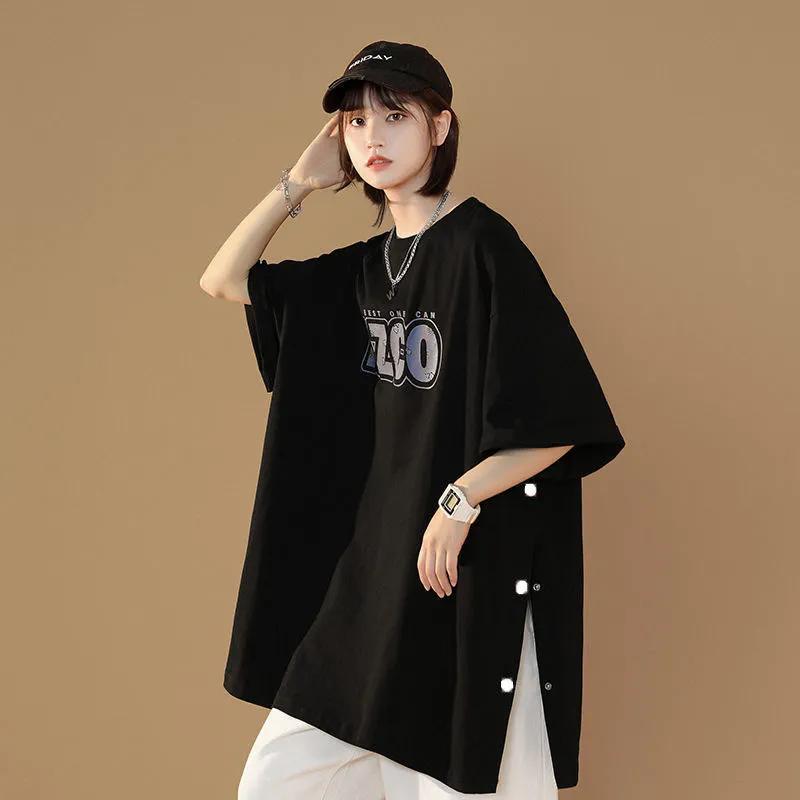 Женская футболка с буквенным принтом — фото 7