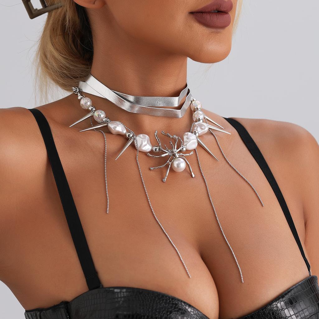 Silver leather spider fringed collarbone chain Y1K subculture light luxury niche Spice Girl necklace
