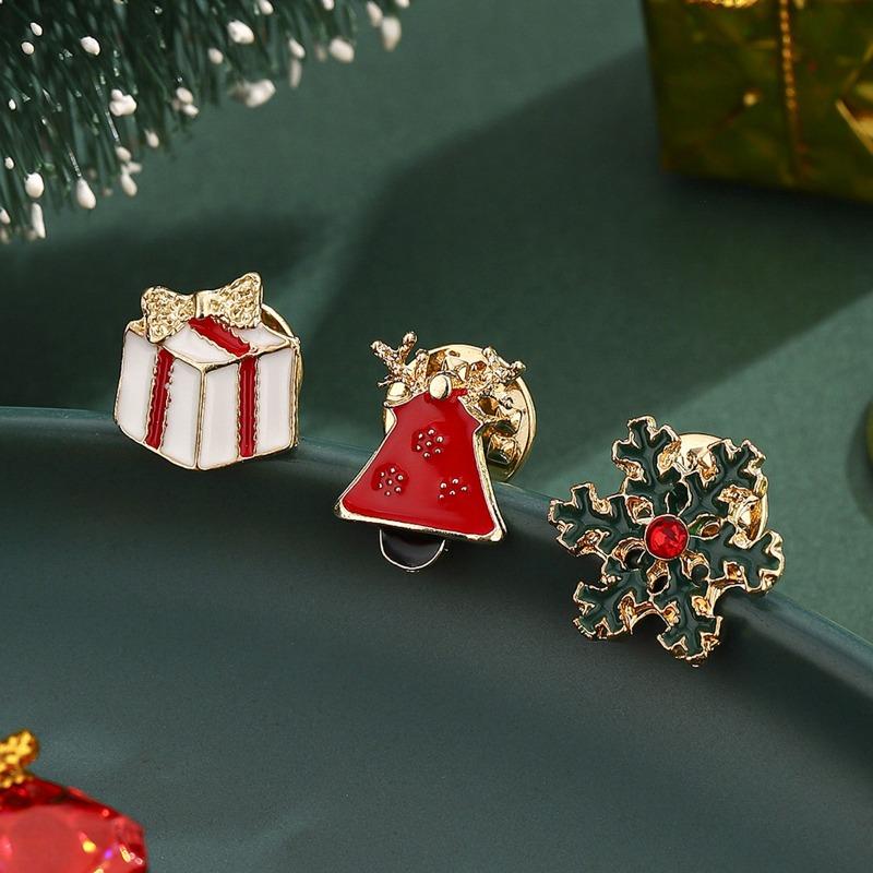 Christmas Brooch Christmas Hat Gift Alloy Snowflake Decoration Elk Delicate Brooch Christmas Ornament Badge