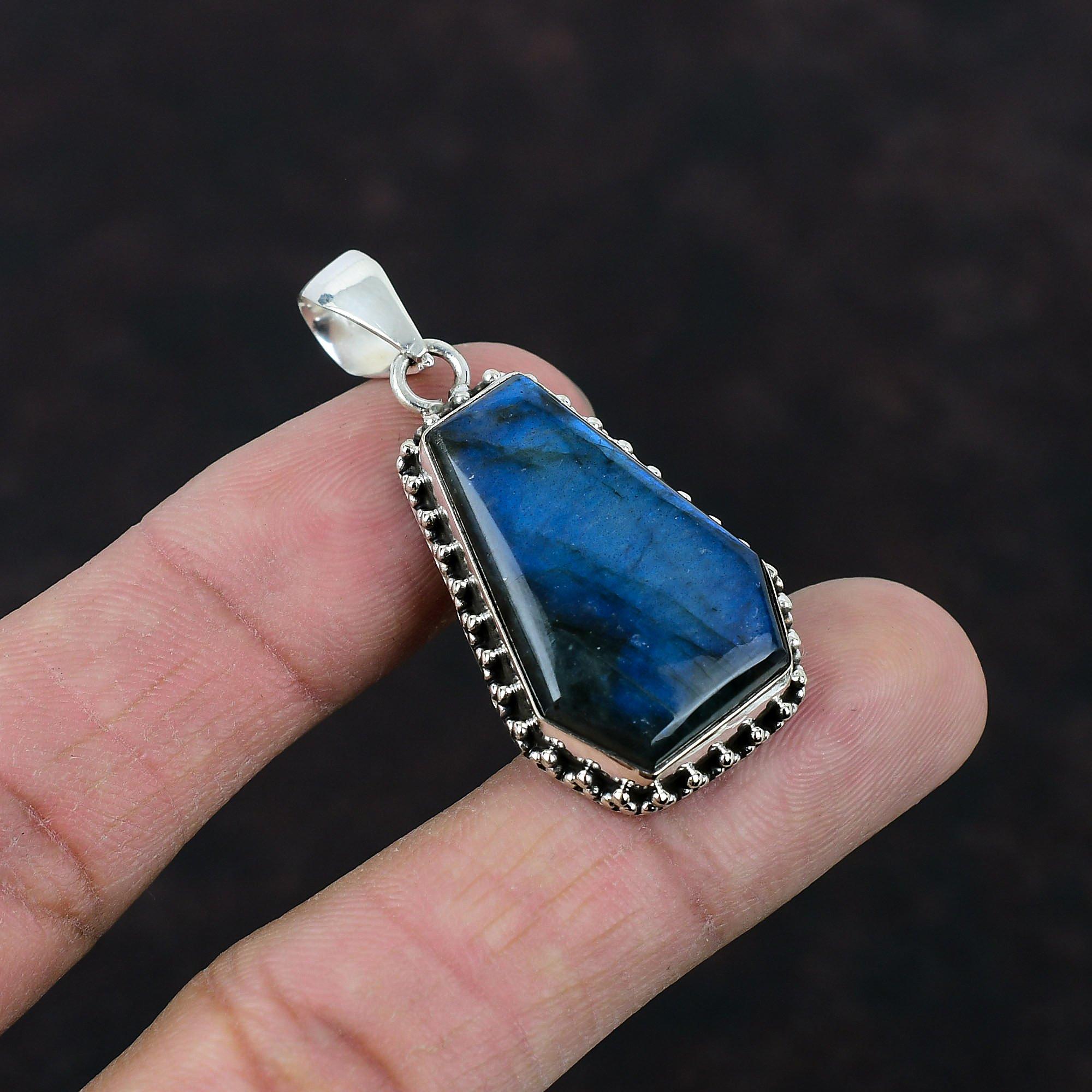 

Лабрадорит Подвеска Драгоценный камень Подвеска ручной работы Стерлингового серебра 925 пробы Подвеска Дизайнерские ювелирные изделия Подарки на помолвку Совершенно новый кулон Изящный кулон