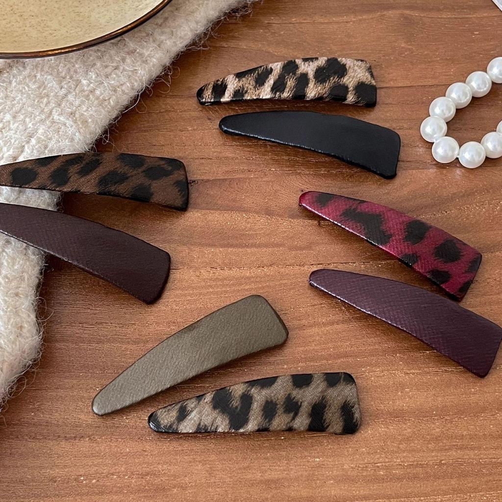 2025 High-End Women's Leopard Print Triangle Hair Clip - Stylish Bangs BB Clip Hairpin Accessory.