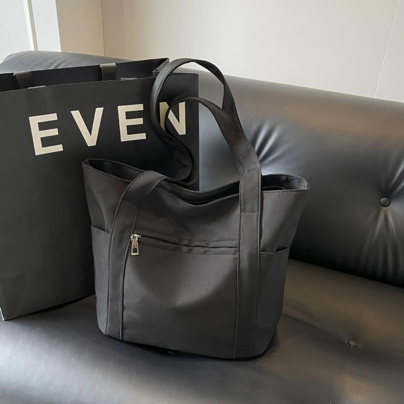 

Nylon Shoulder Bag Women s New All-matching Solid Color Simple Light Handbag Casual Travel Tote Women чорний