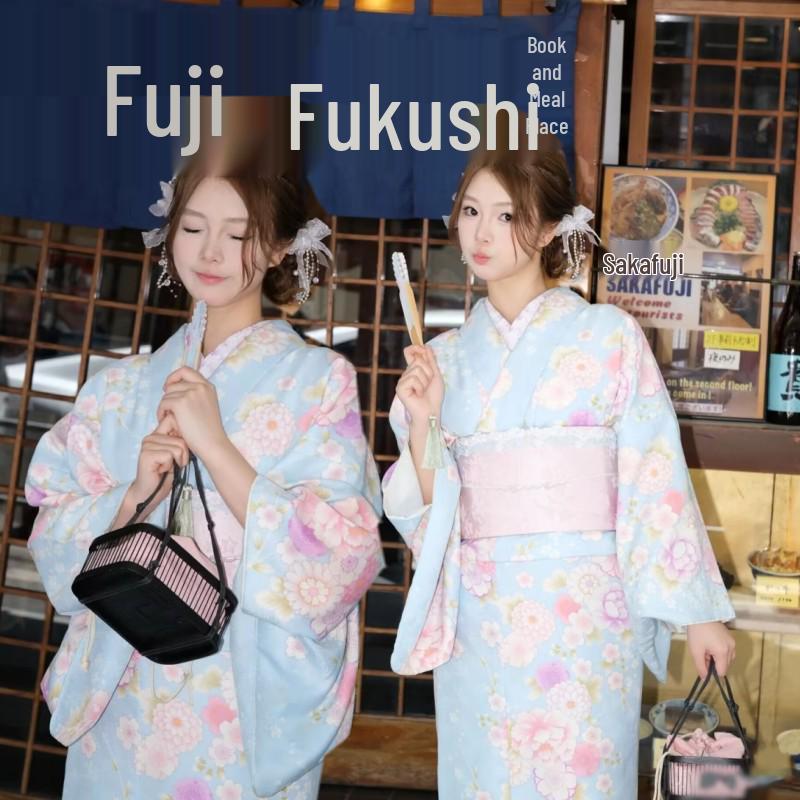 Dámské japonské kimono a yukata šaty pro formální fotografování