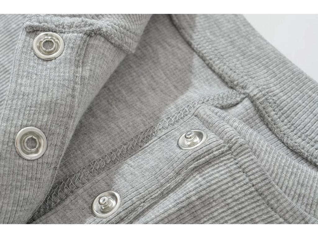 Women's White Slim Fit Henley Collar Long Sleeve T-Shirt – Perfect Waist-Cinching Base Layer for Autumn and Winter.