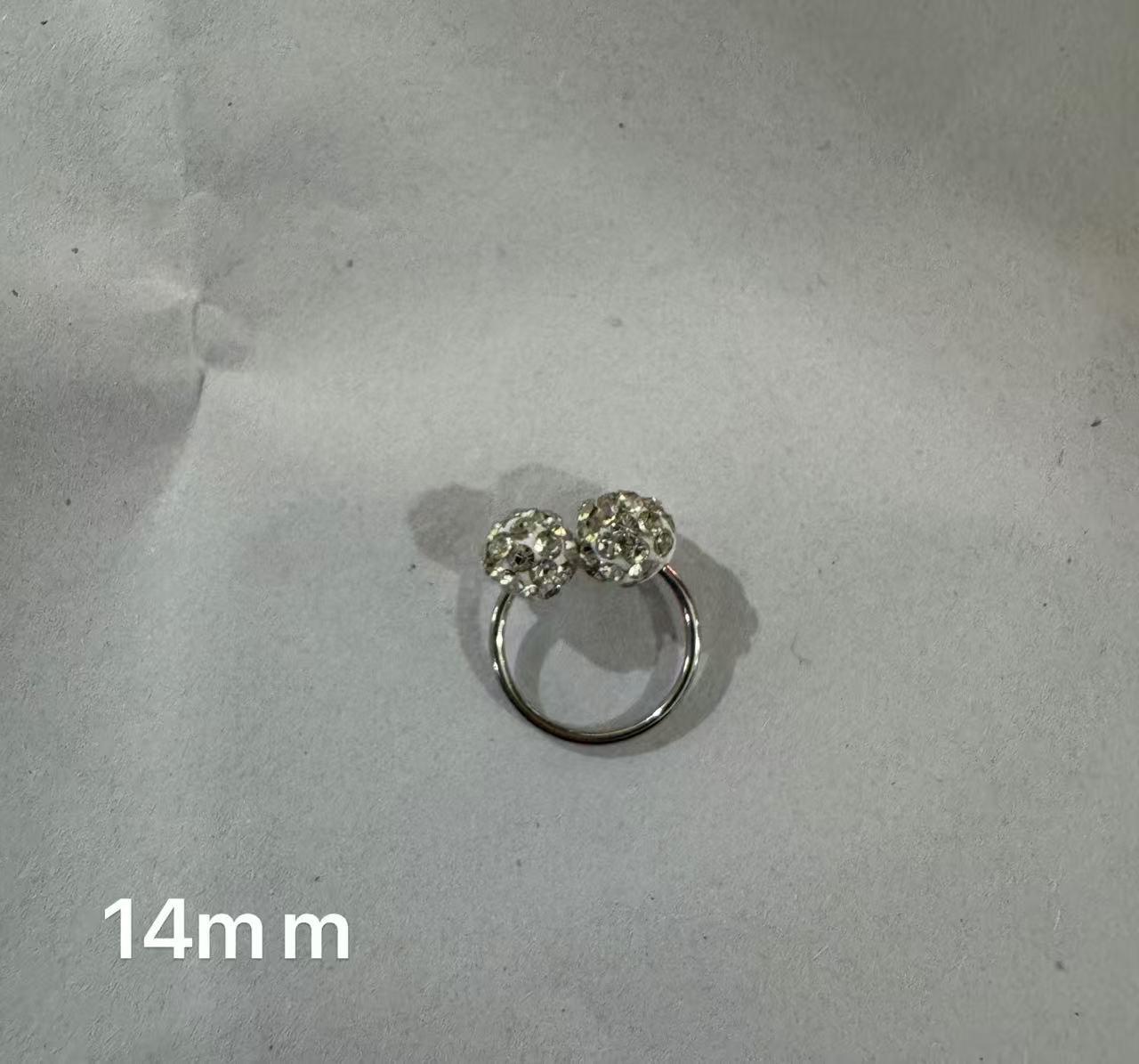 

Жіночі сережки з титанової сталі: Двостороння застібка-твіст, дизайн з двома кільцями у формі підкови, нішевий стиль, можна носити під час сну.