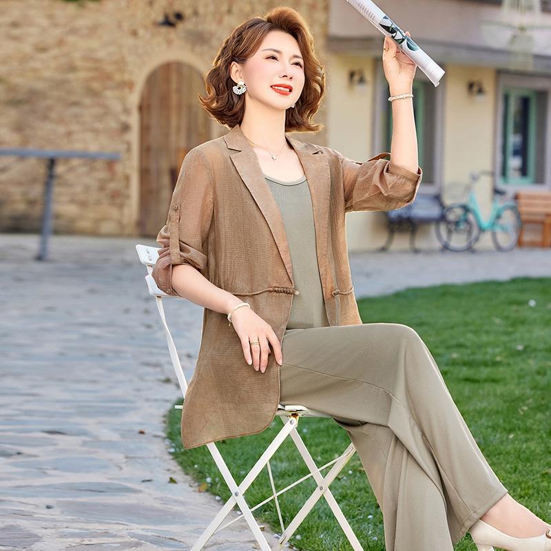 

Elegant Spring/Summer 2026 Suit: Stylish Jacket, Wide-Leg Pants & Top for Middle-Aged & Elderly Women 4XL [135-150 lbs]