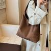 Retro Large Capacity One-Shoulder Underarm Tote Bag - Versatile Women's High-End Fashion Commute Accessory