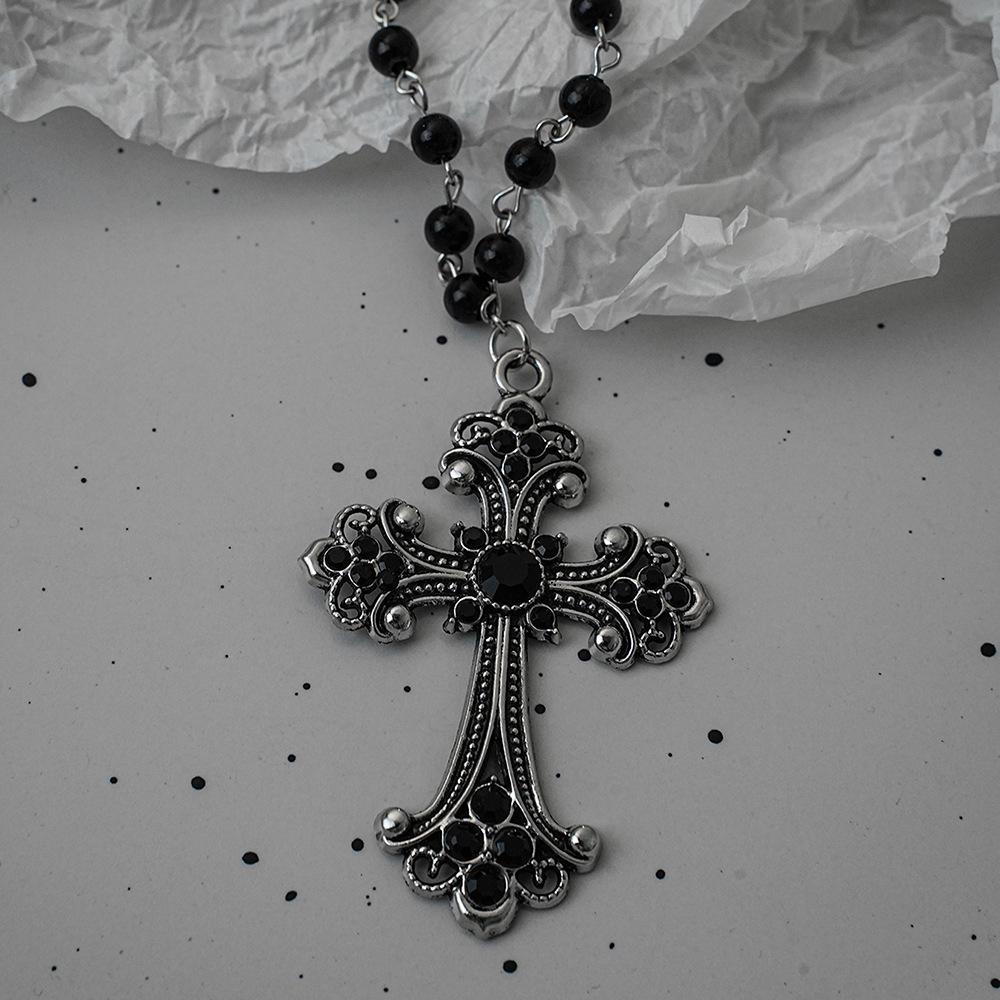 Personality Retro Vampire Bat Cross Heart-shaped Pendant Black Round Bead Chain Necklace for Women Gothic Hallowmas Jewelry Gift