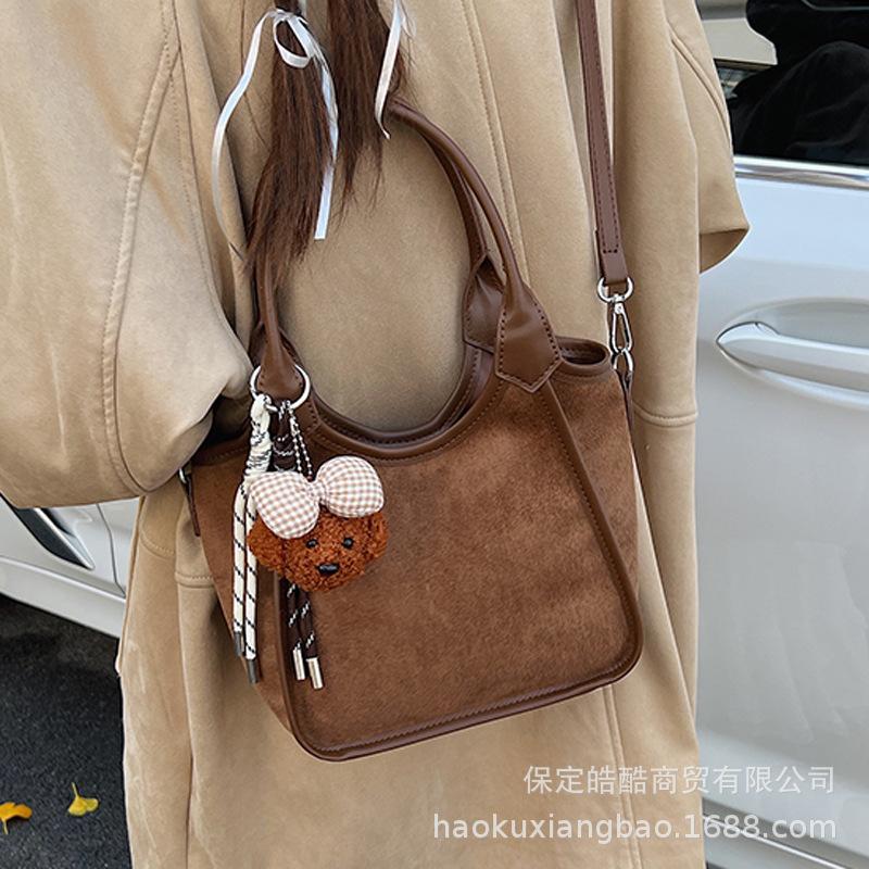Premium Sense Niche Bag Women's Autumn and Winter 2025 New Matte Retro Shoulder Messenger Bag Popular Portable Bucket Bag