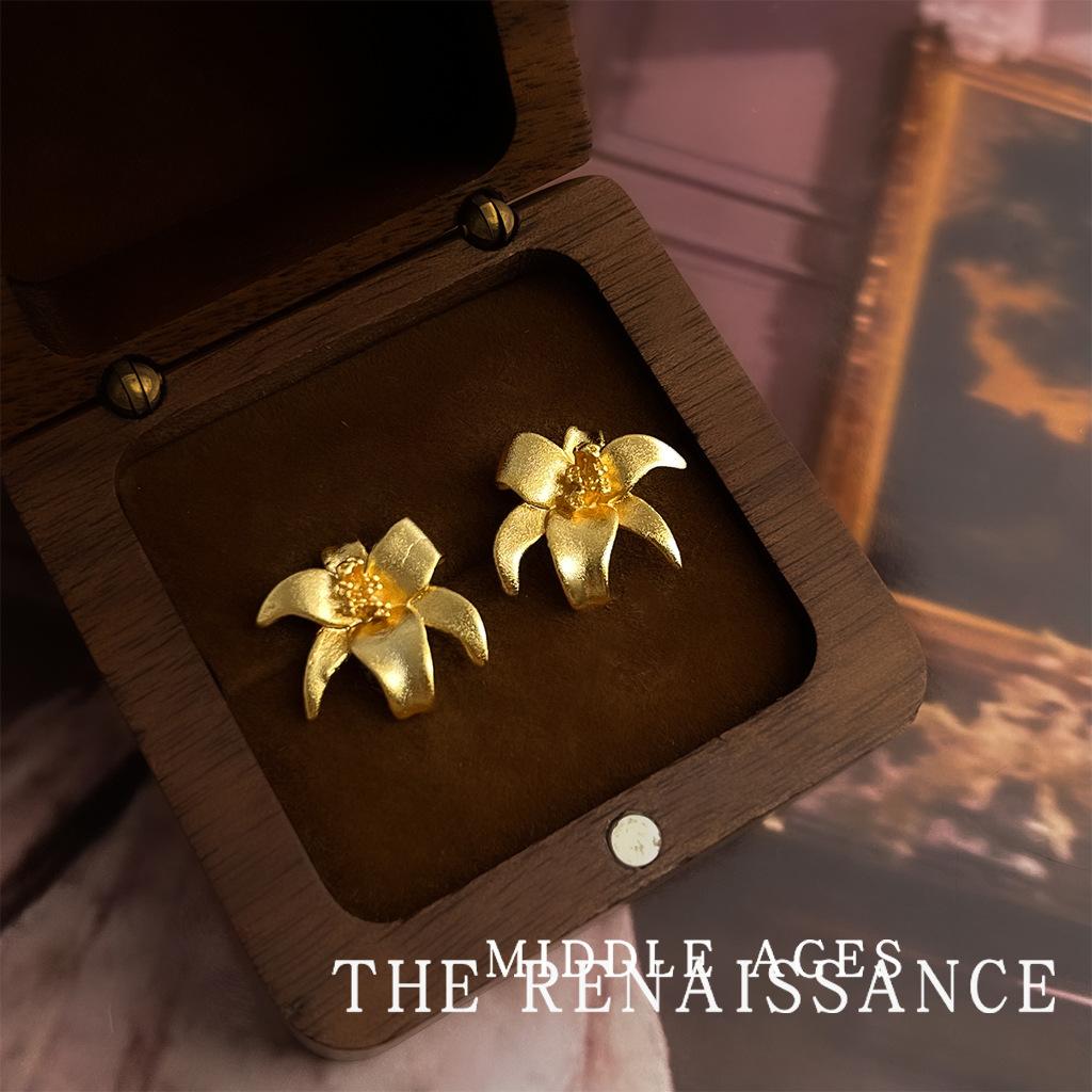 Sandblasted dumb gold three-dimensional flower stud earrings light luxury retro earrings earrings women