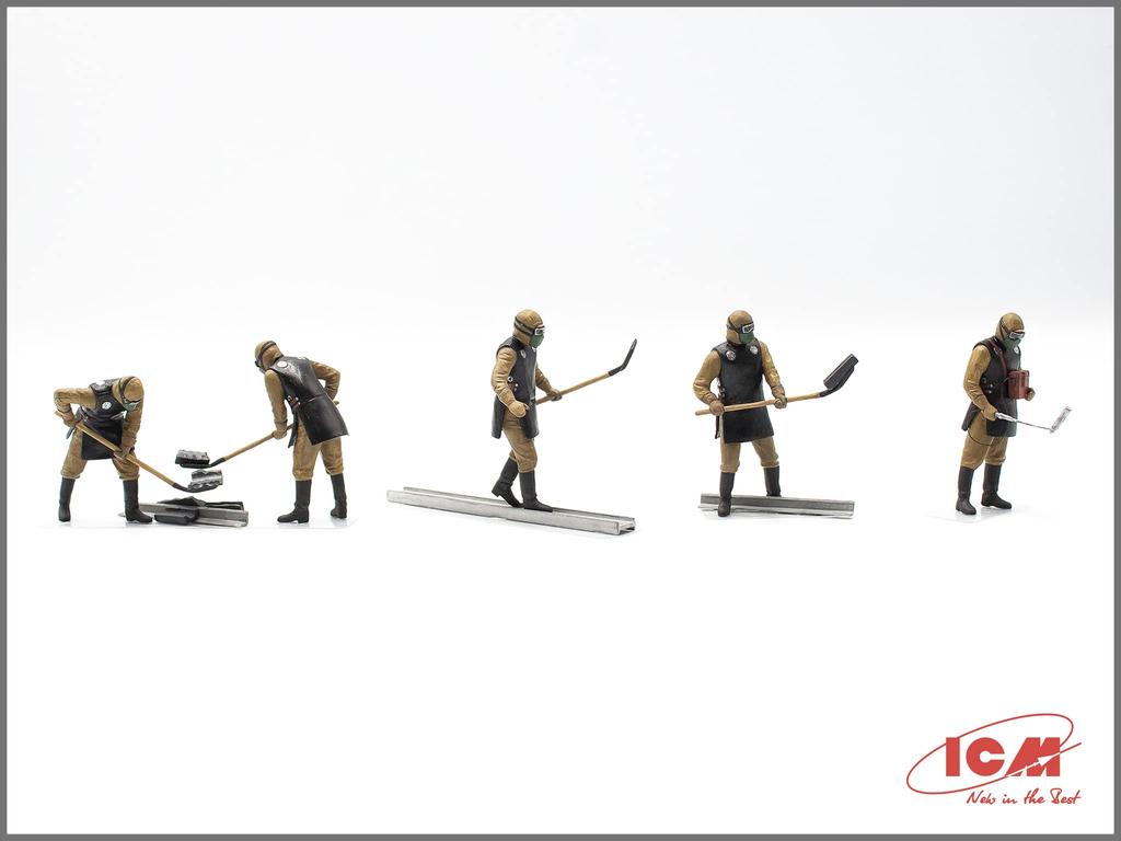 ICM 1/35 Chernobyl 3 Rubble Clearance Worker Set Plastic Model 35903