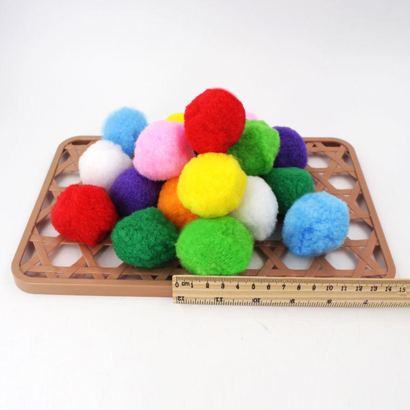 Artykuły ze strefy artystycznej: Kolorowe puszyste pompony do projektów klasowych dla uczniów od najmłodszych do najstarszych