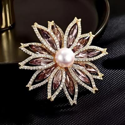 Spilla alla moda a forma di girasole traforato in cristallo, spilla elegante e raffinata in perla con un senso del design di lusso leggero