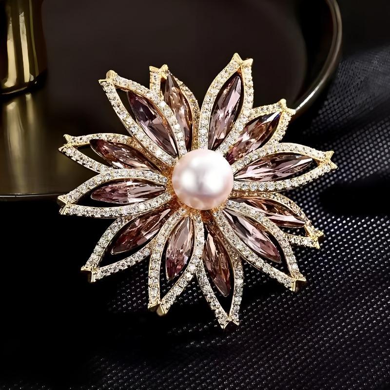 Fashionable Crystal Hollowed-out Sunflower Brooch, Elegant and Refined Pearl Brooch with A Light Luxury Design Sense