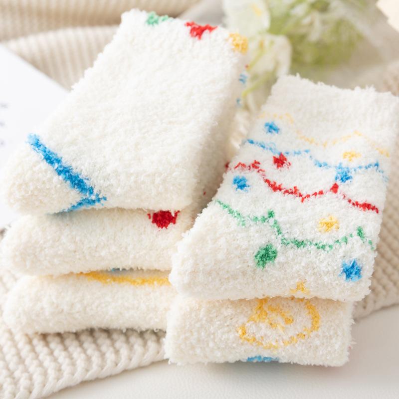 5/10 Pairs Casual Coral Fleece Socks for Women with Fresh and Colorful Dot Patterns Winter Warmth Postpartum Socks Fleece Sleep Socks for Home Use