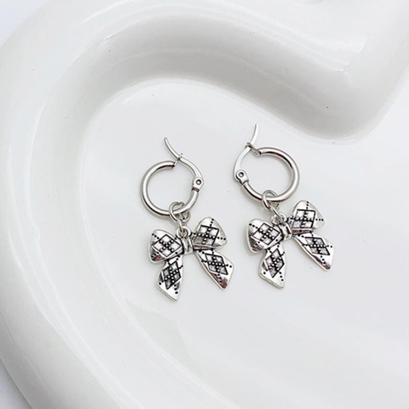4Pairs Elegant Heart Shaped Earrings Unique and Fashionable Butterfly Hoop Earrings Elegant Earwear Accessory for Women