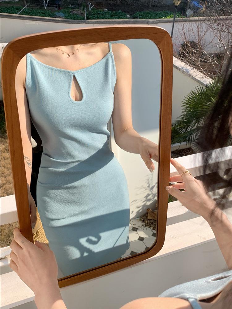 

Autumn Pure Desire One-Shoulder Pleated Ice Silk Camisole Dress with Waist-Cinched Hollow-Out Design. Small
