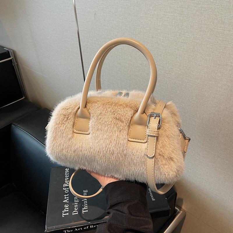 Plush bag women's new high-end fashion versatile messenger bag popular portable wool bag