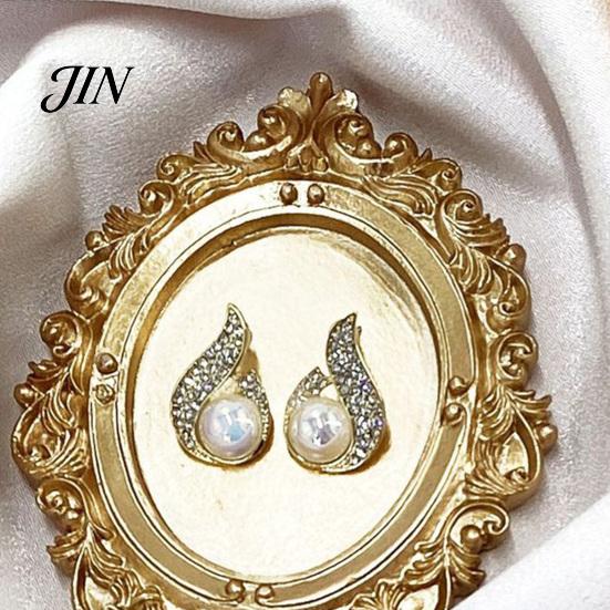 European Style Ornament Holder Vintage Jewelry Tray, Ornate Carved Ring Dish with Gold or White Finish, Elegant Decorative Resin Trinket Organizer for