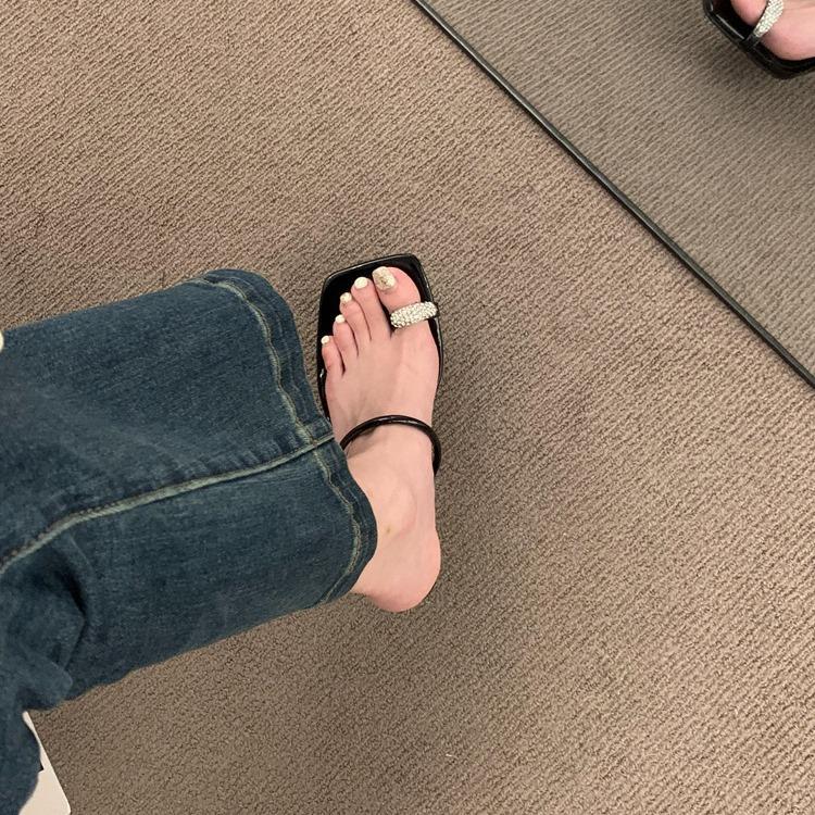 French high-end one-word with golden cool slippers for women's summer wear 2024 new beautiful high-heeled toe sandals