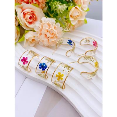Transparent Resin Dried Flower Earrings for Women, Trendy C-shaped Floral Hoop Earrings, Perfect for Daily Wear
