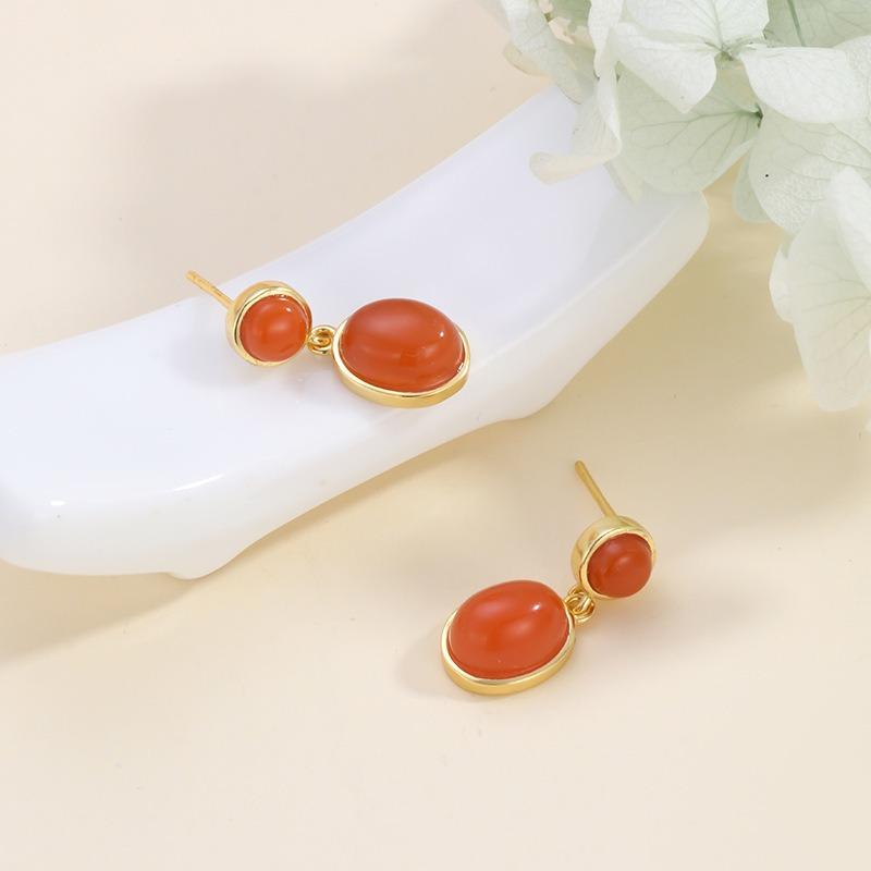 S925 sterling silver earrings for women, with natural ruby inlay and a minimalist design that is niche, high-end, and atmospheric
