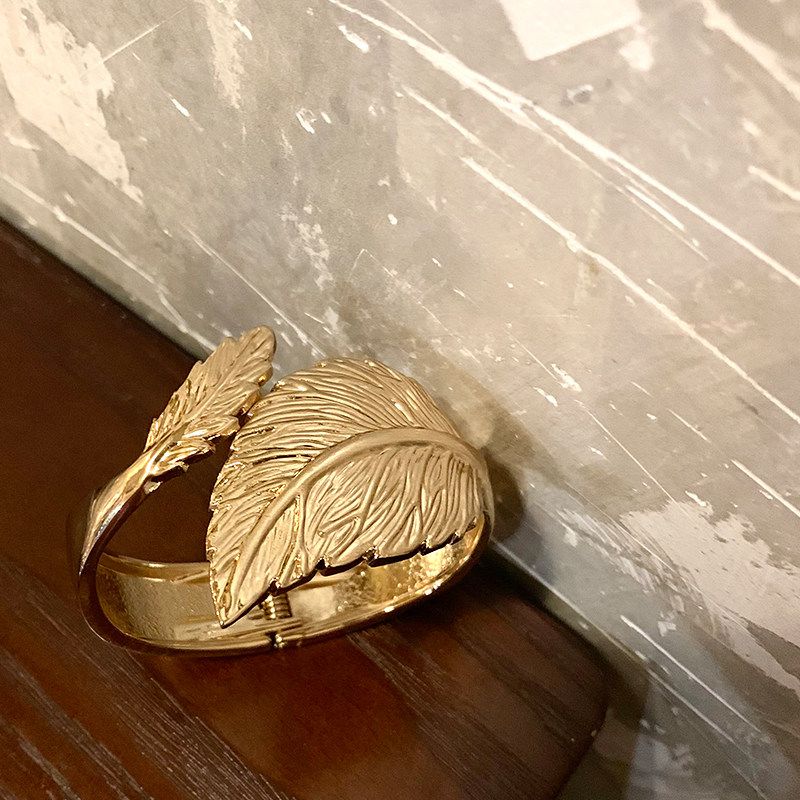 Niche Style Fashion Retro Metal Bracelet Delicate Female Leaves Gold