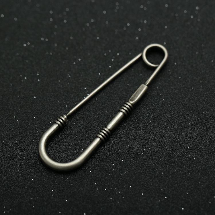 Versatile Retro Lion Head Brooch: Irregular Pendant & U-shaped Safety Pin