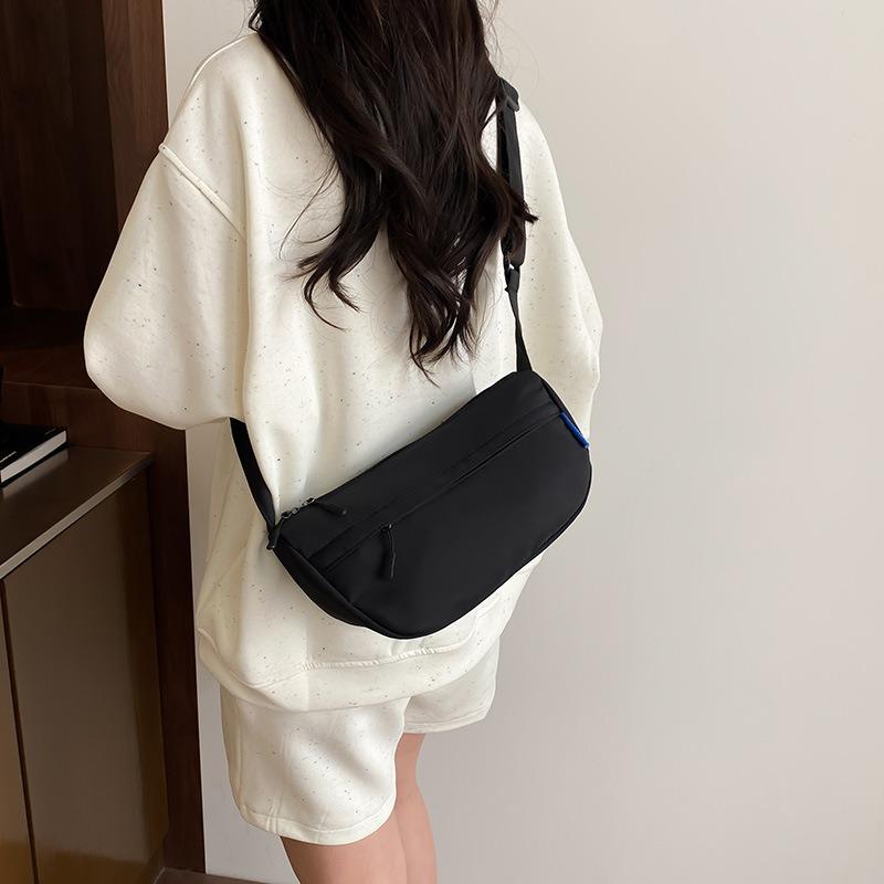 Casual Messenger Bag Trendy New Versatile Portable Lightweight One Shoulder Armpit Dumpling Tote Bag Women