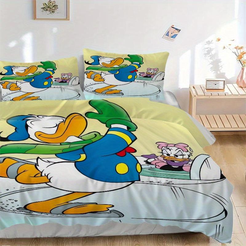 3pcs Donald Duck Ice Skating Printed Quilt Set - Includes 1 Quilt Cover and 2 Pillowcases, Machine Washable - Suitable for All Seasons.S035