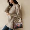 Damen Geprägte Blume Umhängetasche Vintage Florale Schulterhandtasche PU-Leder Tägliche Pendlertasche Lässige Mehrzweck-Geldbörse für Mama Arbeit Einkaufen