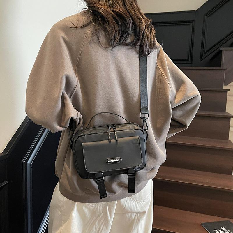 2025 new retro oblique span bag small bag men's Japanese trendy brand casual versatile student mobile phone bag small satchel women's