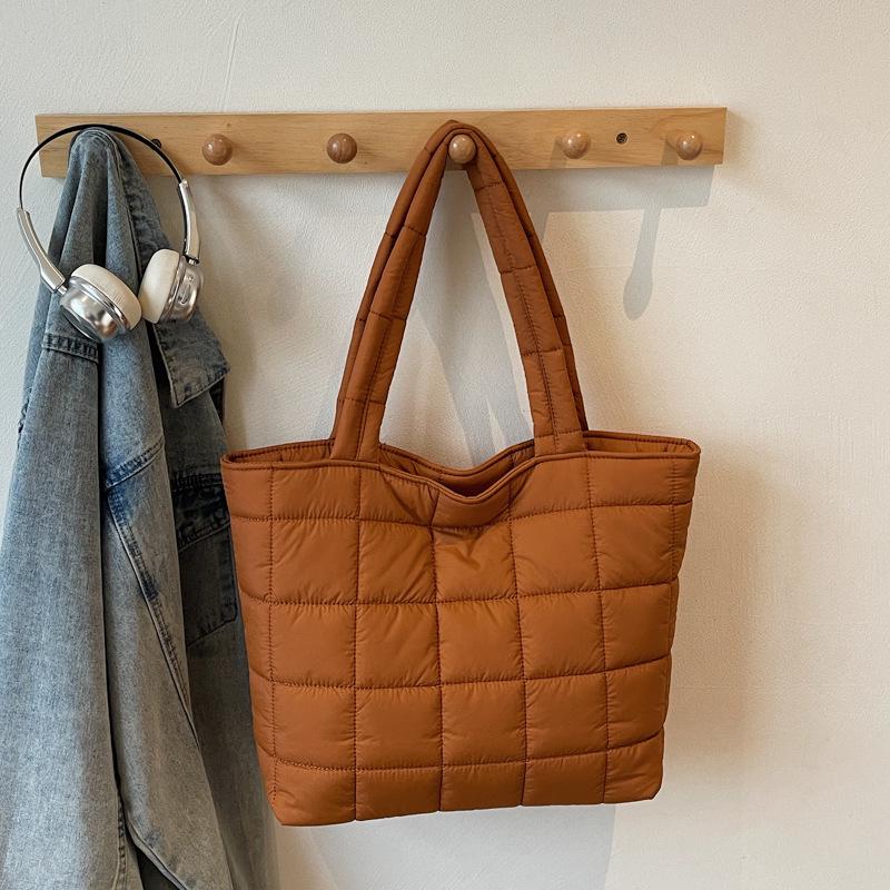 

2025 Winter Large Capacity Plaid Cotton-Padded Shoulder Handbag коричневий