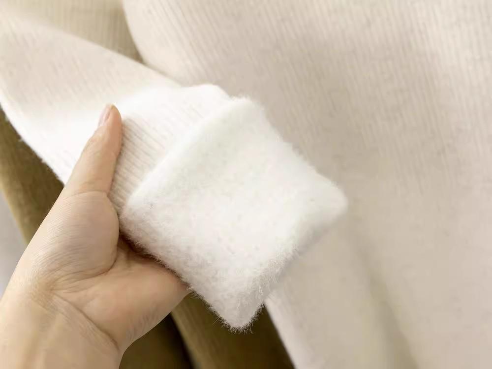 Women's Fleece-Lined One-Piece Sweater: Zip-Up Knitwear with Semi-High Neck for Autumn & Winter Layering.