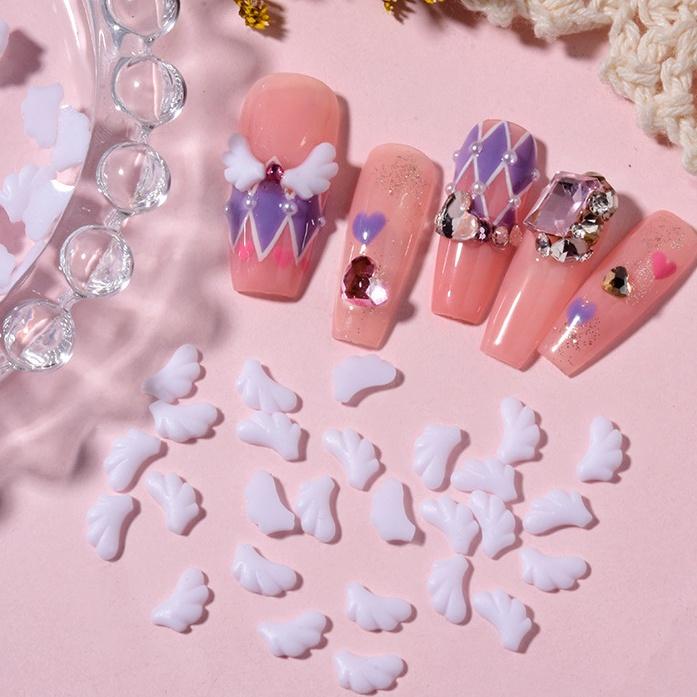 50 Stück links/rechts gespleißte Engelsflügel Nail Art Charms linke und rechte Flügel weißes Harz Nail Art Dekorationswerkzeuge