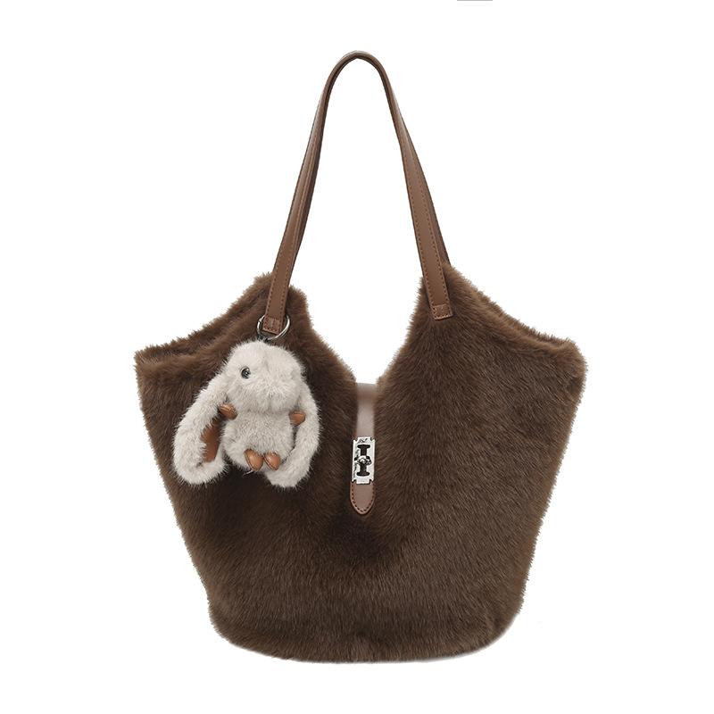 Winter New Fluffy Texture Simple Shoulder Bag Fashi Simple Solid Color Commuting Bucket Bag Women Casual Versatile Handle Bag коричневый