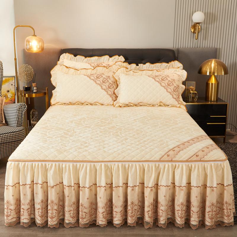 Winter Lace Velvet Fitted Sheet, Bed Skirt, Integrated Bedspread, Removable and Washable Quilted Short Plush Full-cover Plush Bed Cover