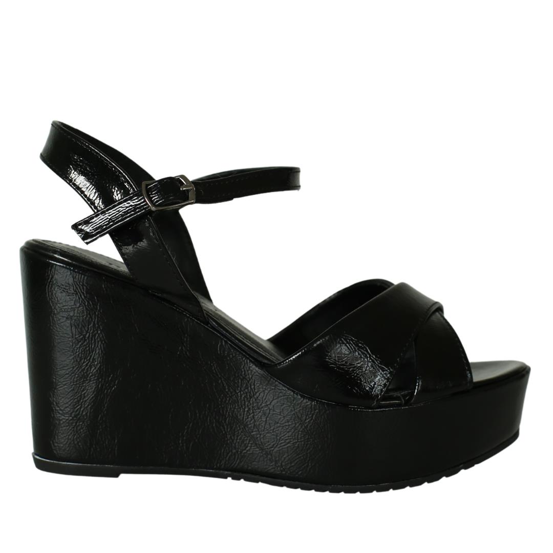 

Женские туфли из веганской кожи на танкетке 39